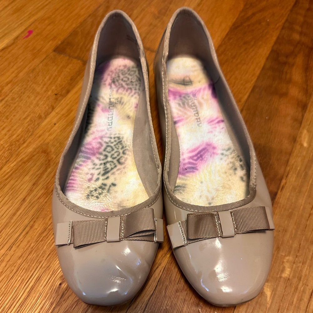 Elegant Beige Bow Flats